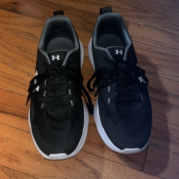 Under Armour shoes - Picture 1 of 6